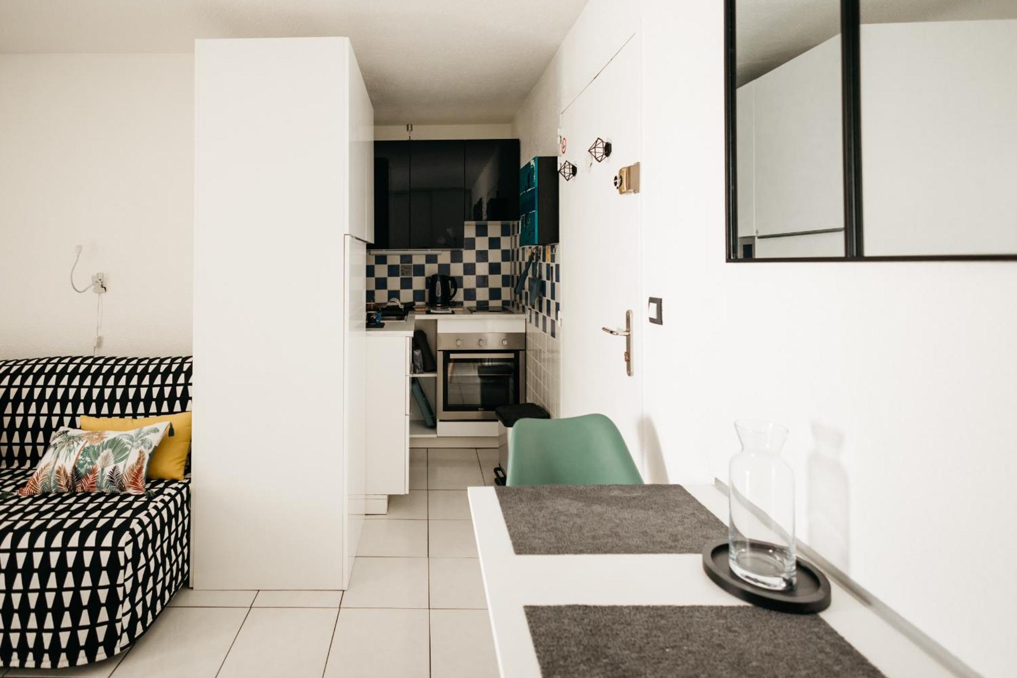 Cosy T1, A 10 Minutes A Pieds Des Plages Frejus Exterior photo